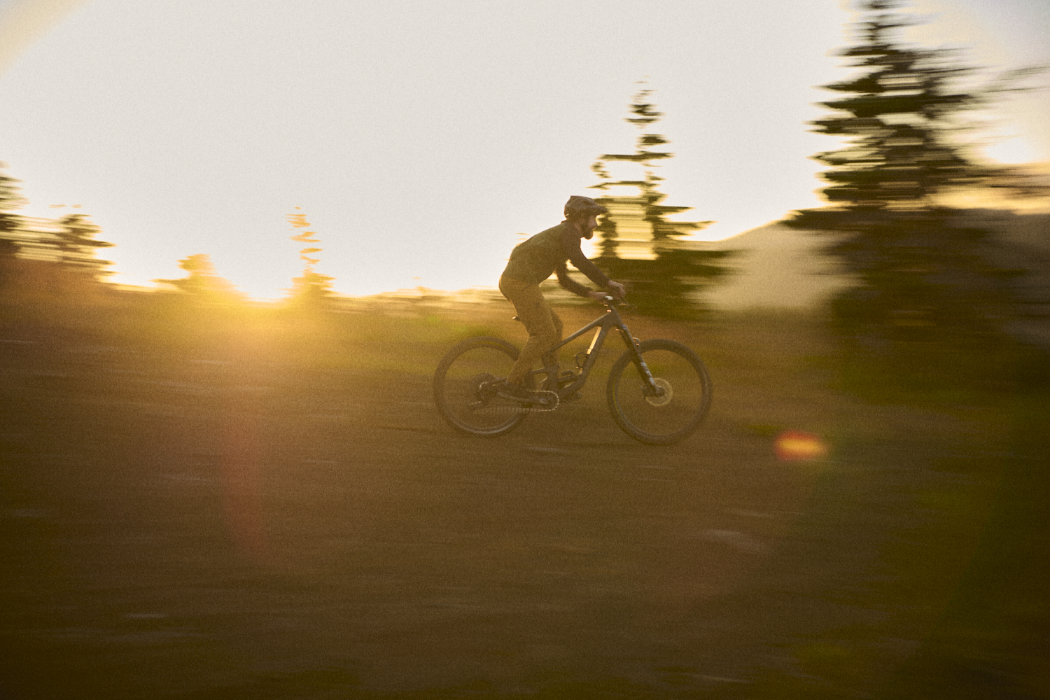 When a falling tree totaled his beloved gas-powered Ford F-150, outdoor photographer Scott Rinckenberger saw it as the perfect opportunity to embrace new technology. He chose a 2024 F-150 Lightning®, an electric truck that he says was "love at first drive."